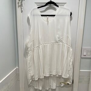 Melissa McCarthy Seven7 White Tunic Top